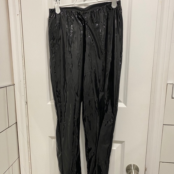 Black vinyl patent leggings size small - Picture 5 of 6